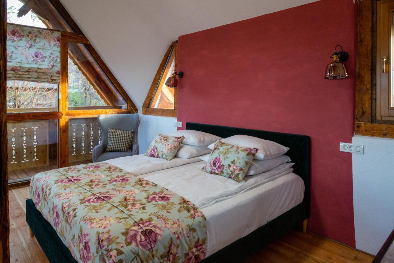 Casele Cu Stuf B&B Haus Ulrike Sălicea Exteriör bild