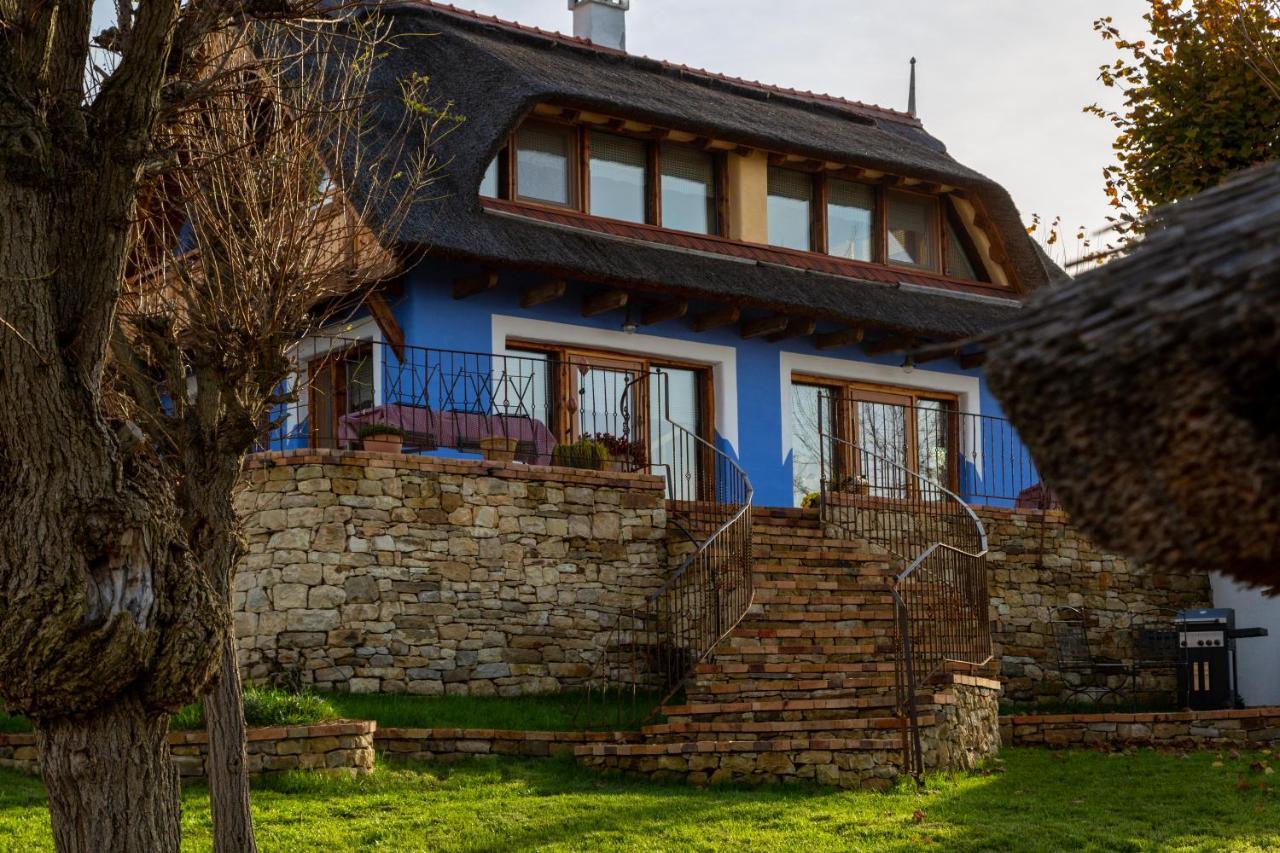 Casele Cu Stuf B&B Haus Ulrike Sălicea Exteriör bild