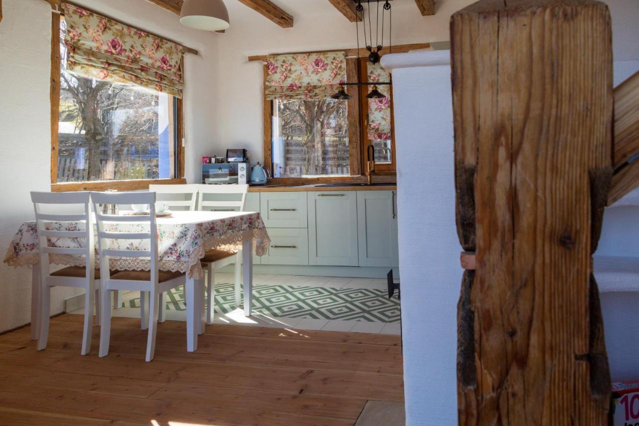 Casele Cu Stuf B&B Haus Ulrike Sălicea Exteriör bild