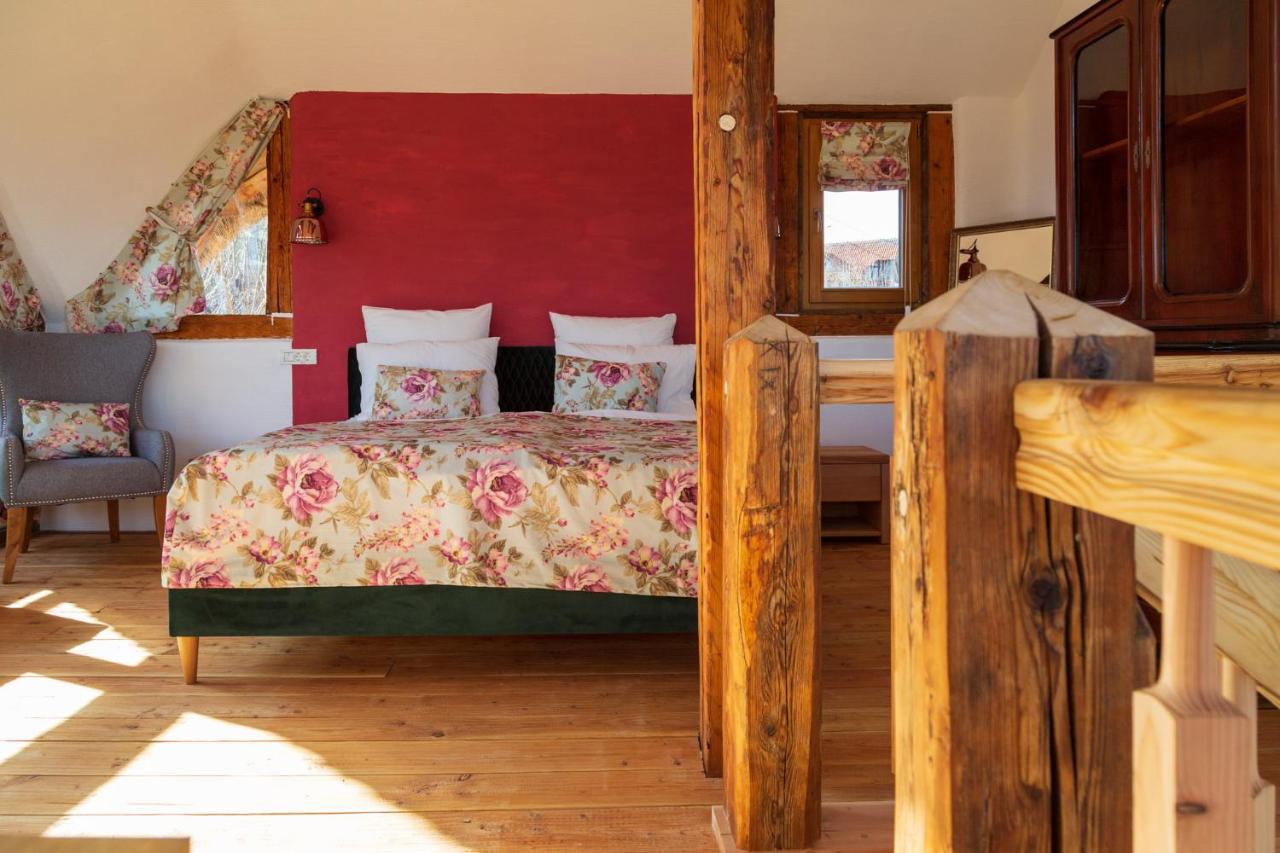 Casele Cu Stuf B&B Haus Ulrike Sălicea Exteriör bild